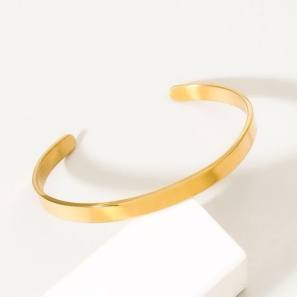 ⚜️[𝟯𝟬%𝗢𝗙𝗙|𝗯𝘂𝗻𝗱𝗹𝗲𝘀 𝟯+]⚜️Gold Stainless Steel Cuff NEW - Picture 2 of 7